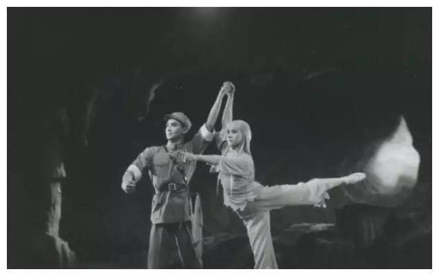 工刺杀毛主席反中我方“美男计”冰球突破1969年美国派女特(图4)