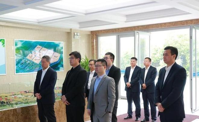 逼“裸辞”老板被曝跑路有黑料曝光冰球突破上海千亿集团暴雷！员工被(图14)
