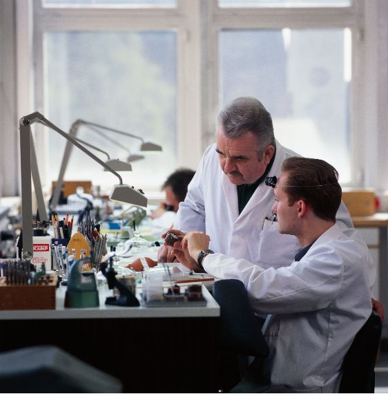 ：看见工艺、香气与城市美学的多重新信号冰球突破游戏网站“伊”手快报 月初新意(图16)