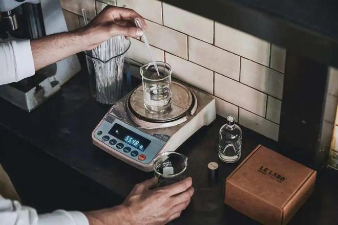 ：看见工艺、香气与城市美学的多重新信号冰球突破游戏网站“伊”手快报 月初新意(图20)